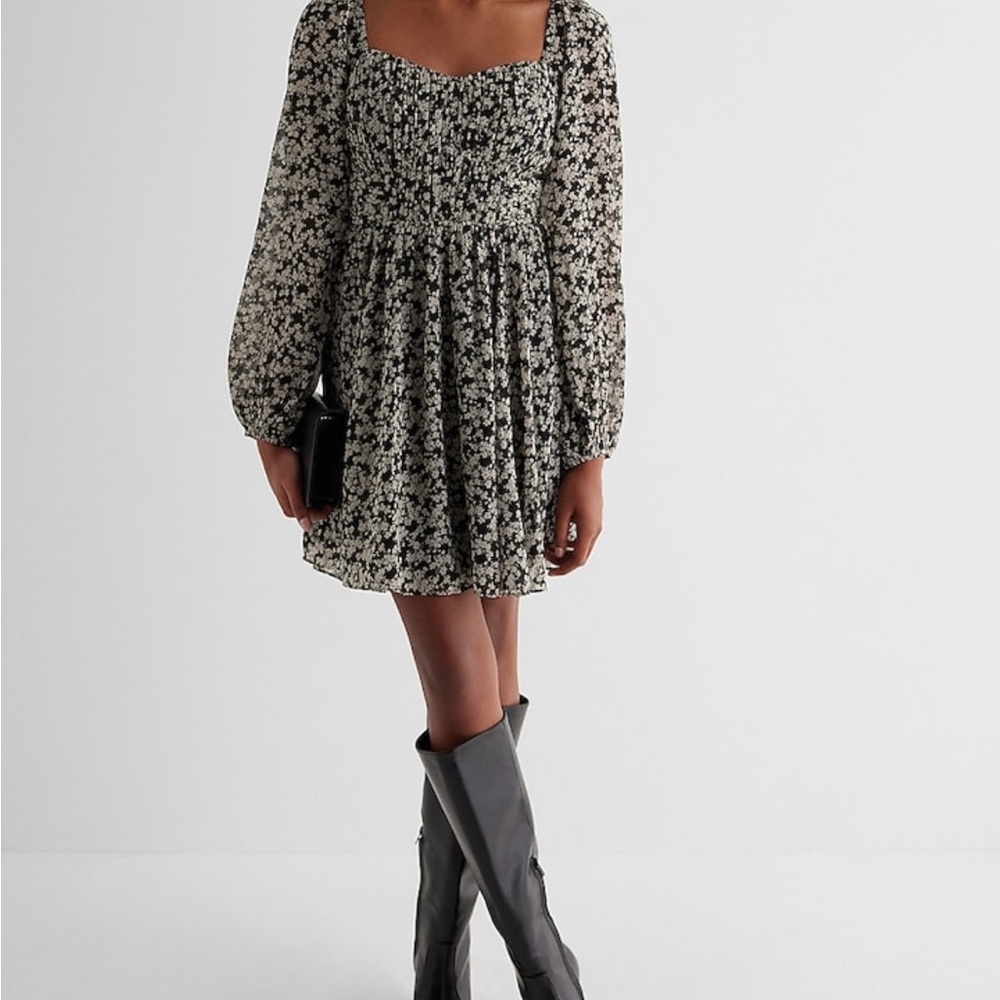 NWT EXPRESS size Large, floral sweetheart neckline long sleeve dress